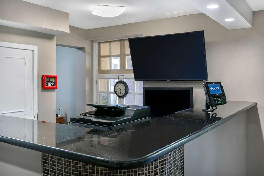 Knights Inn Bristol Levittown Interior photo