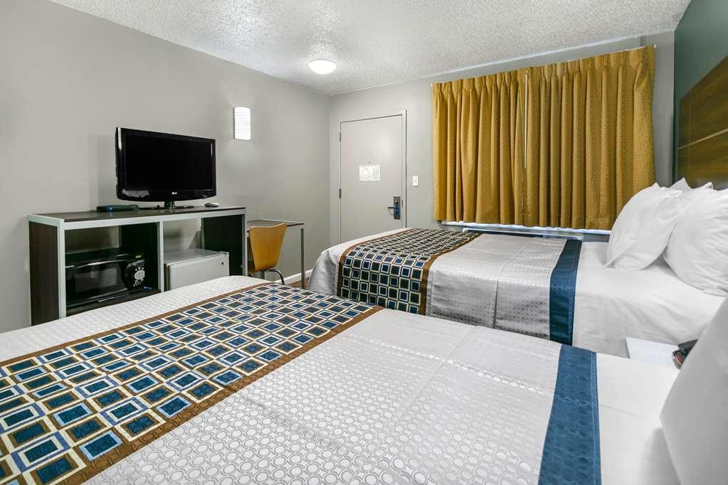 Knights Inn Bristol Levittown Room photo