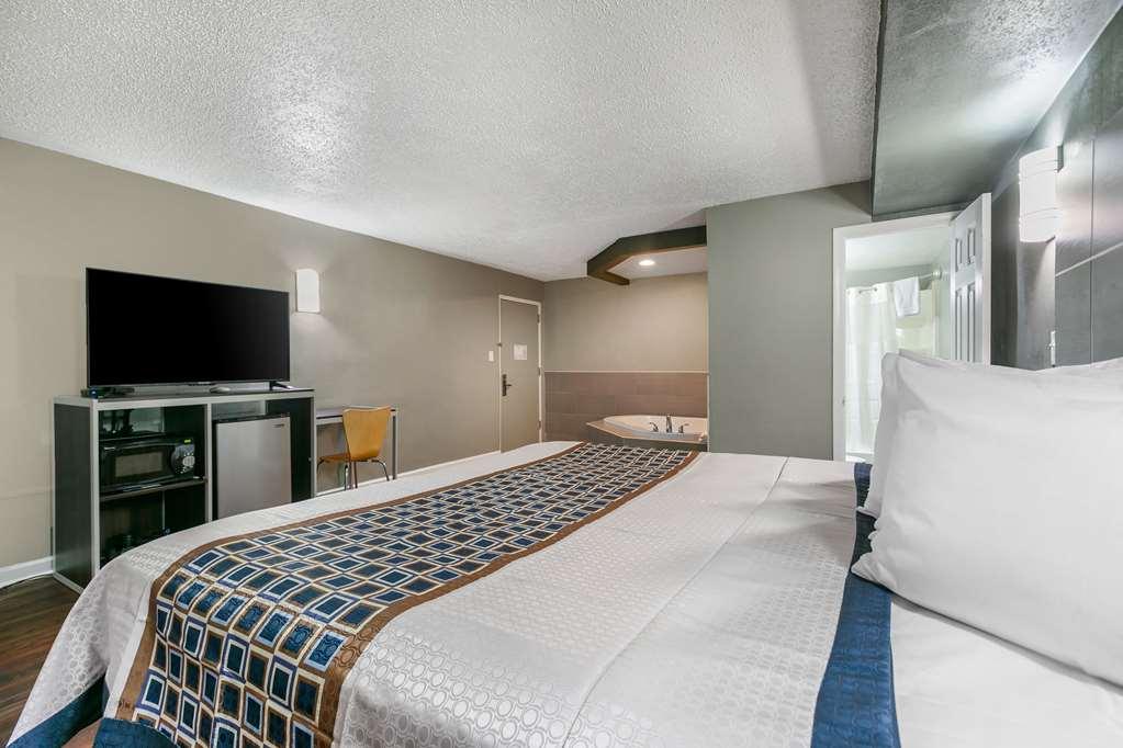 Knights Inn Bristol Levittown Room photo