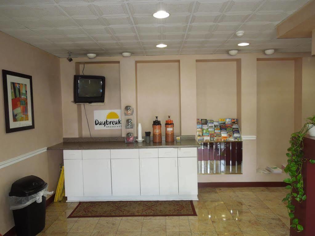 Knights Inn Bristol Levittown Exterior photo